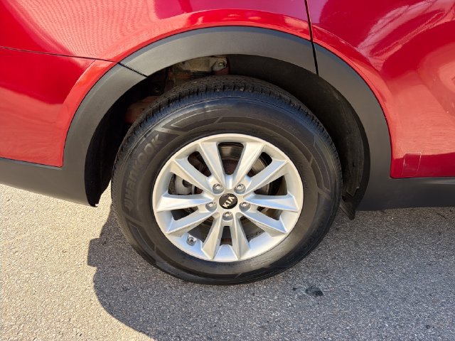 Used 2020 Kia Sorento LX AWD/4WD image 29