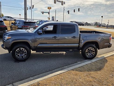Used 2020 Toyota Tacoma TRD Sport image 4