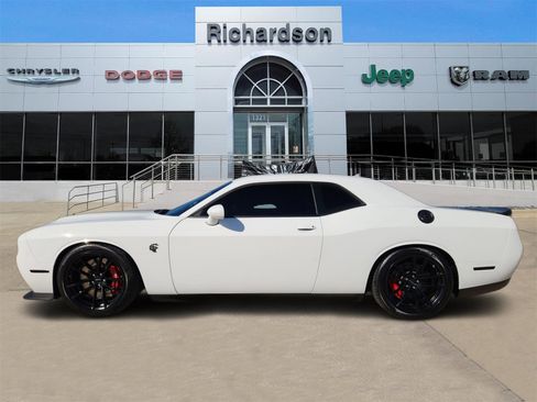 Used 2023 Dodge Challenger SRT Hellcat w/ Driver Convenience Group image 3