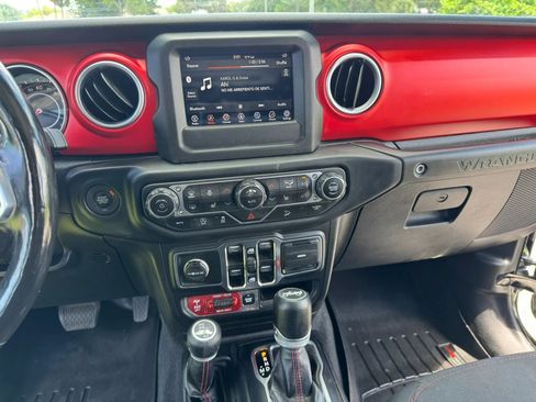 Used 2018 Jeep Wrangler Unlimited Rubicon w/ LED Lighting Group AWD/4WD image 12