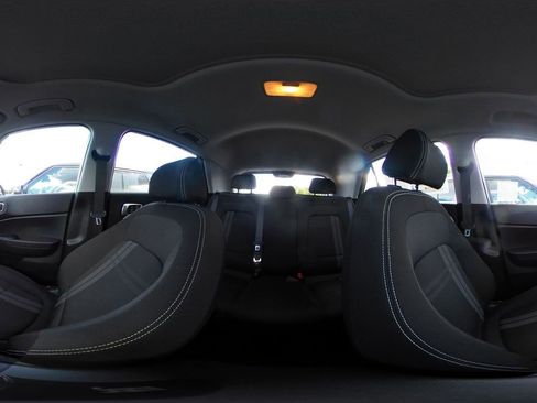 Used 2025 Hyundai Venue SEL image 41