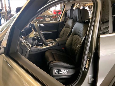 New 2026 BMW X7 xDrive40i w/ Premium Package image 9
