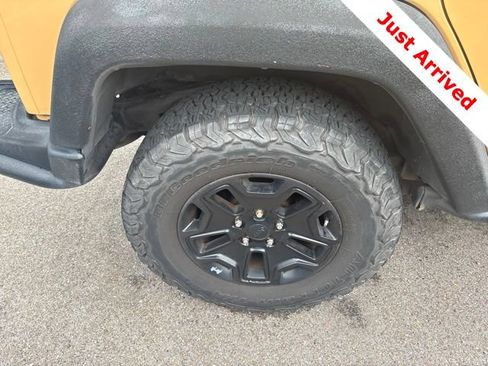 Used 2013 Jeep Wrangler Unlimited Sahara AWD/4WD image 16