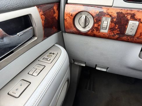 Used 2006 Lincoln Navigator Luxury image 19