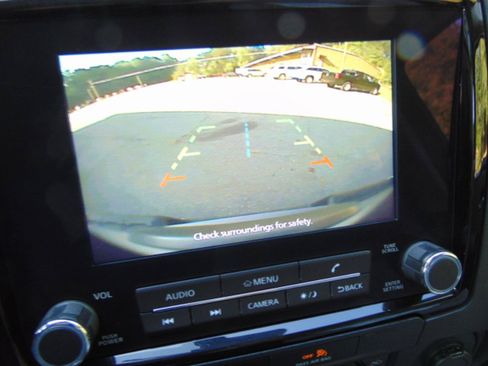 Used 2022 Nissan Frontier SV AWD/4WD image 6