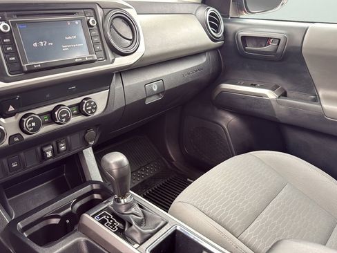 Used 2019 Toyota Tacoma SR5 AWD/4WD image 19