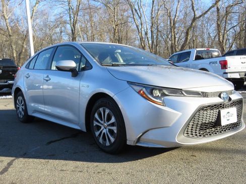 Used 2020 Toyota Corolla LE image 3