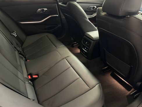 Used 2021 BMW 330i Sedan w/ M Sport Package image 31