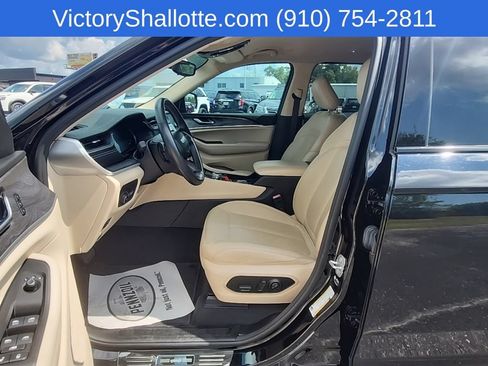 Certified 2022 Jeep Grand Cherokee L Limited AWD/4WD image 18