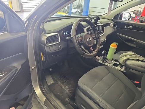 Used 2017 Kia Sorento LX w/ LX Convenience Package AWD/4WD image 3