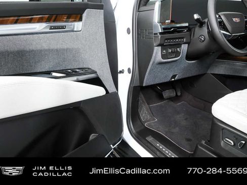 New 2026 Cadillac Escalade Platinum Sport w/ LPO, ONYX Package AWD/4WD image 8