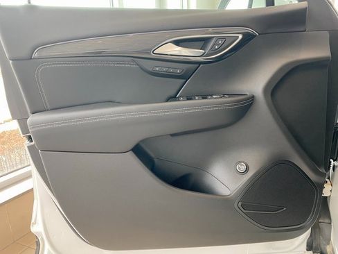 Used 2023 Buick Envision Essence image 8