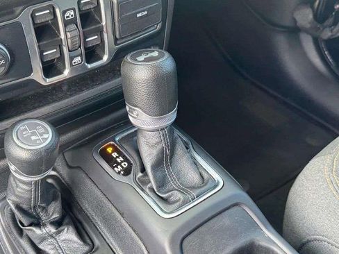 Used 2024 Jeep Wrangler Unlimited image 24