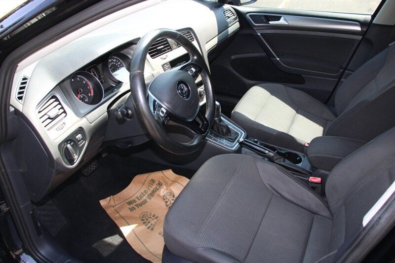 Used 2016 Volkswagen Golf S FWD image 5