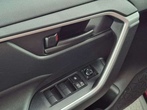 Certified 2025 Toyota RAV4 LE FWD image 9