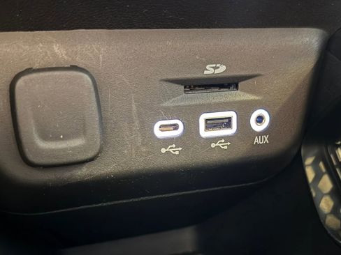 Used 2021 Chevrolet TrailBlazer ACTIV w/ Technology Package FWD image 18