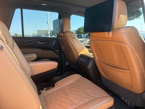 Used 2021 Cadillac Escalade Sport w/ LPO, ONYX Package AWD/4WD image 9