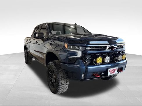 Used 2022 Chevrolet Silverado 1500 ZR2 w/ Technology Package image 8