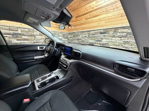 Used 2021 Ford Explorer XLT AWD/4WD image 14