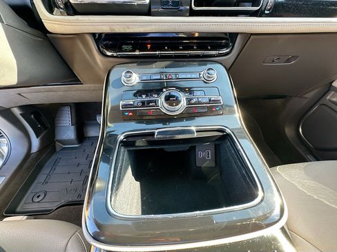 Used 2023 Lincoln Nautilus FWD image 34