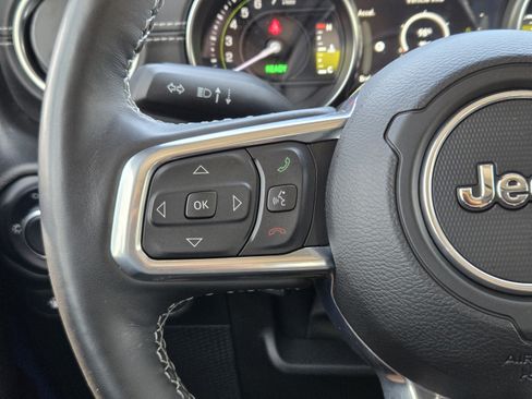 Used 2022 Jeep Wrangler Unlimited Sahara w/ Cold Weather Group AWD/4WD image 31