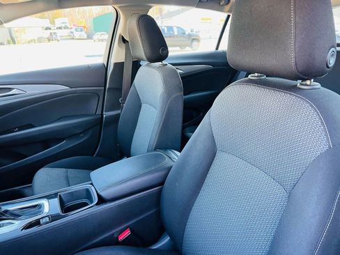 Used 2018 Buick Regal Preferred image 29