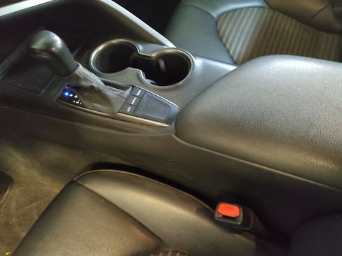 Used 2022 Toyota Camry SE FWD image 26