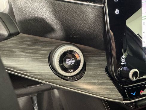 Used 2024 Jeep Wagoneer L Series II w/ Flexible Seating Group image 22