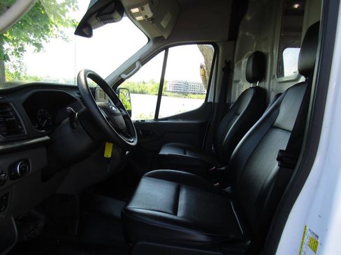 Used 2022 Ford Transit 250 Medium Roof AWD image 10