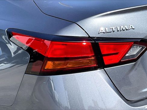 Used 2020 Nissan Altima 2.5 SR FWD image 25