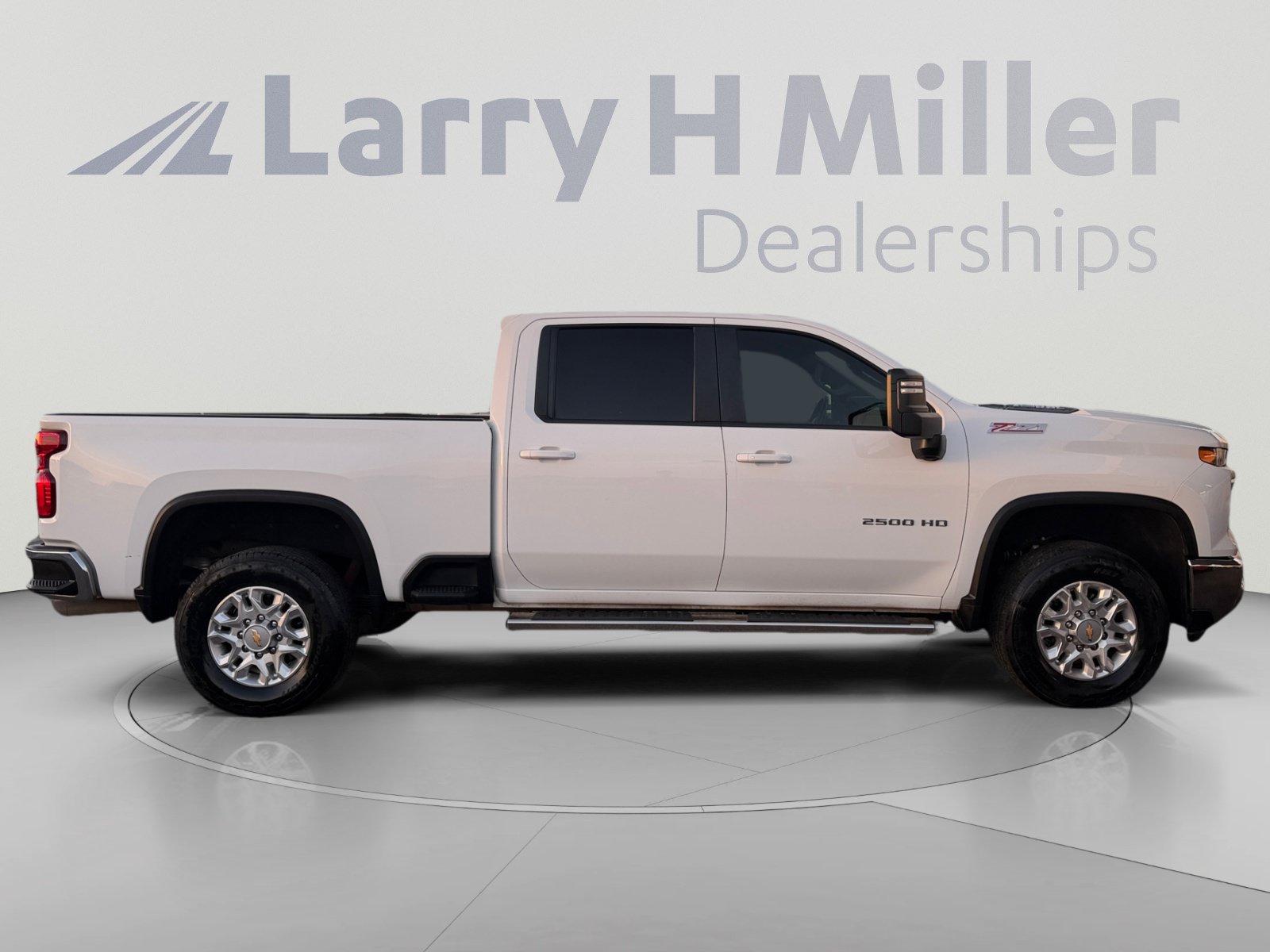 Used 2024 Chevrolet Silverado 2500 LT AWD/4WD image 6