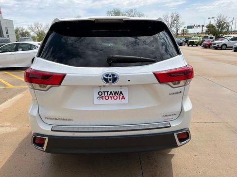Used 2017 Toyota Highlander Limited Platinum AWD/4WD image 7