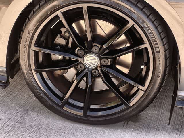 Used 2019 Volkswagen Golf R 4-Door AWD/4WD image 9