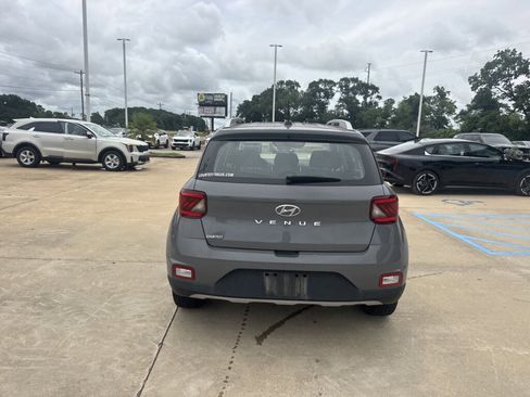 Used 2023 Hyundai Venue SEL FWD image 20
