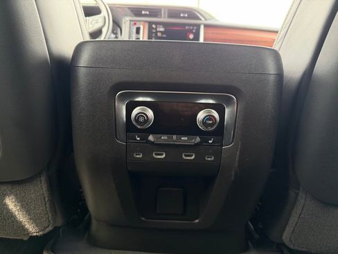 Used 2023 GMC Yukon Denali Ultimate AWD/4WD image 28