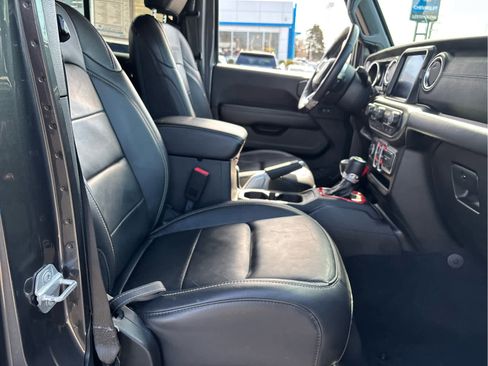 Used 2018 Jeep Wrangler Unlimited Sahara image 29