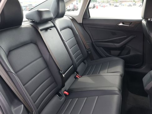 Used 2024 Volkswagen Jetta SE FWD image 33