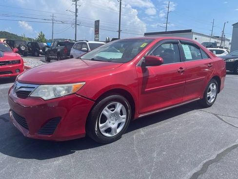 Used 2014 Toyota Camry LE w/ Protection Package FWD image 4