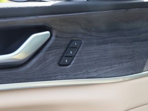 Used 2025 Jeep Grand Cherokee L Limited w/ Luxury Tech Group II image 15