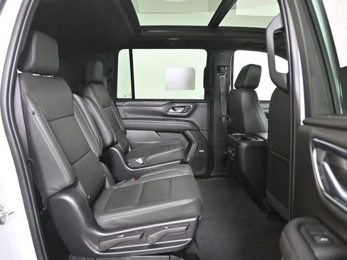 Used 2023 Chevrolet Suburban LT AWD/4WD image 15