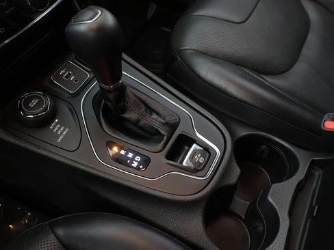 Used 2021 Jeep Cherokee Latitude Lux image 48