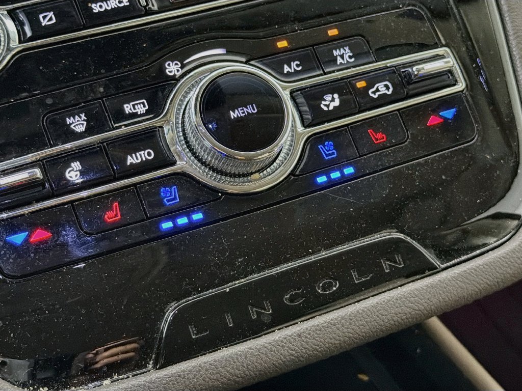 Used 2022 Lincoln Corsair Reserve w/ Elements Package FWD image 24