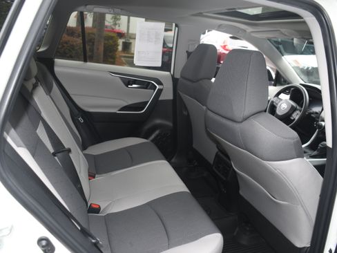 Certified 2024 Toyota RAV4 XLE w/ Convenience Package FWD image 18