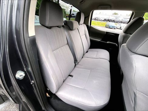 Used 2018 Toyota Tacoma SR5 AWD/4WD image 20