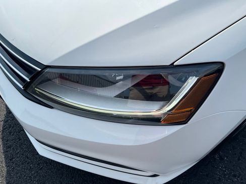 Used 2017 Volkswagen Jetta SE FWD image 13