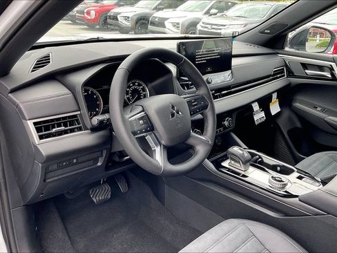 Used 2026 Mitsubishi Outlander LE AWD/4WD image 6
