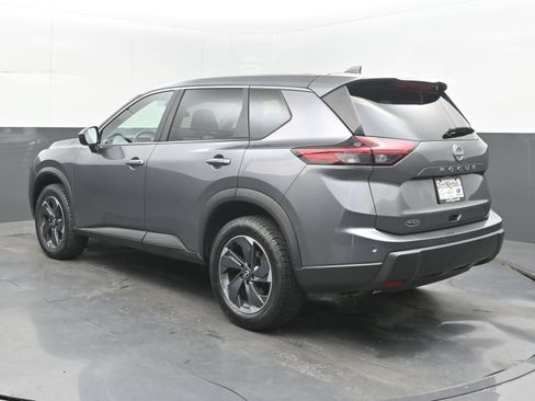 Used 2025 Nissan Rogue SV FWD image 8