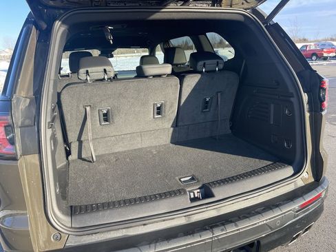 Used 2024 GMC Acadia AT4 w/ LPO, Floor Liner Package image 15