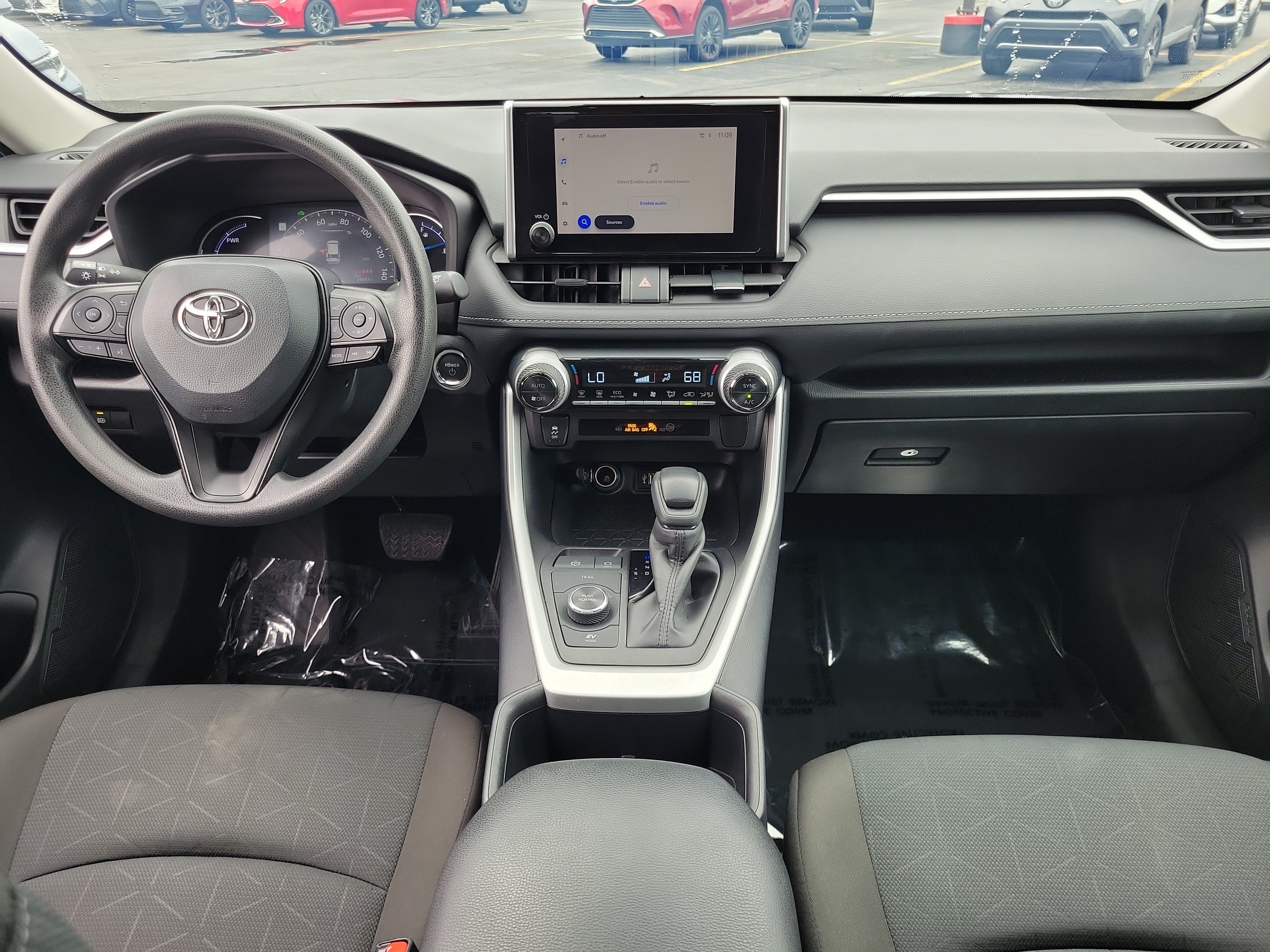 Used 2025 Toyota RAV4 XLE AWD/4WD image 9
