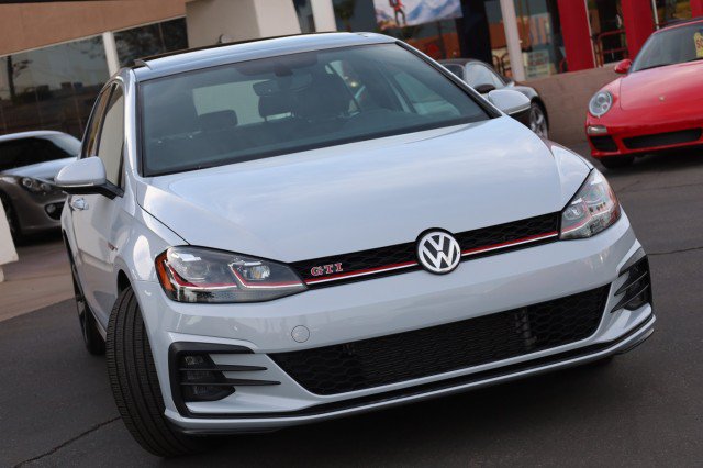 Used 2020 Volkswagen GTI SE FWD image 2